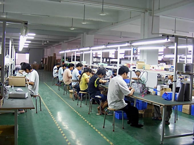 I will help you to find a clothing manufacturer, factory in china