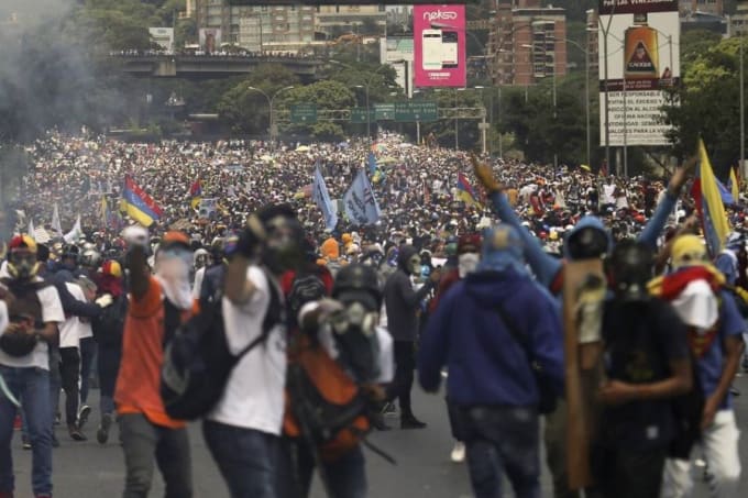 I will write a article about venezuelan crisis