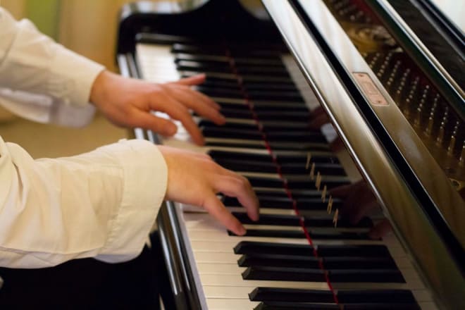 I will give online piano lessons to children and adults