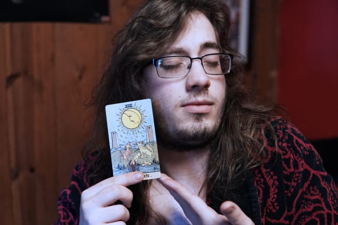 I will provide premium internet psychic tarot card readings