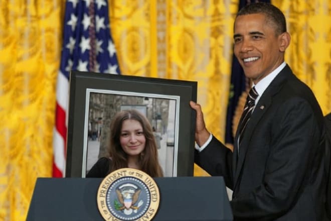 I will set your photo frame booth with president obama